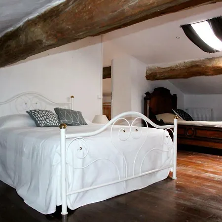 D'hotes La Luciole 3*